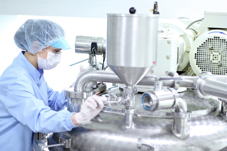 Lebensmittel Produktionsmaschine im Einsatz Lebensmittel Produktionsmaschine im Einsatz